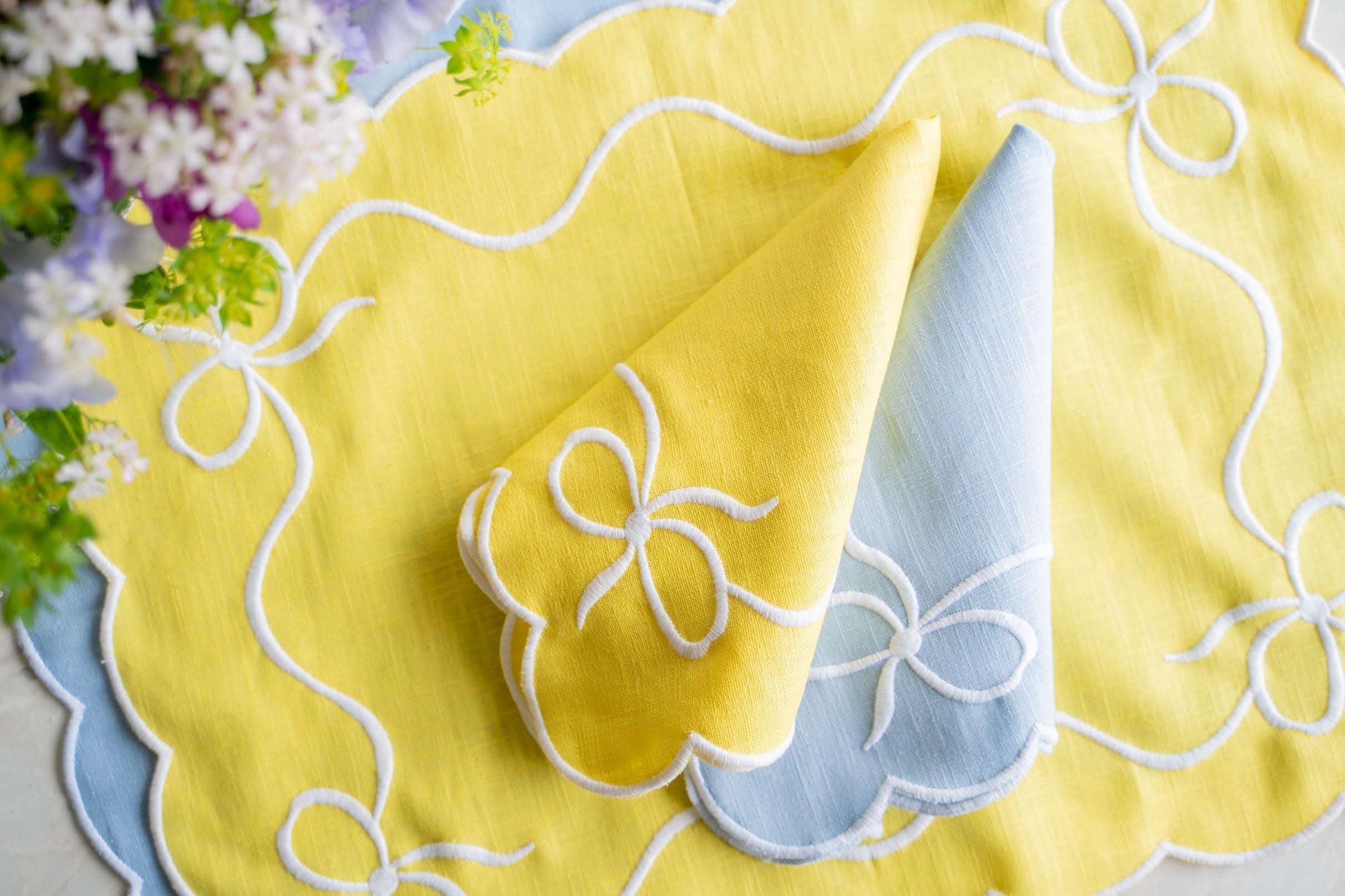 【新品/未使用】LINEN&SILK 花柄レーステーブルクロスとナプキン2セット 新品/未使用】LINEN&SILK 花柄レーステーブルクロスとナプキン2セット